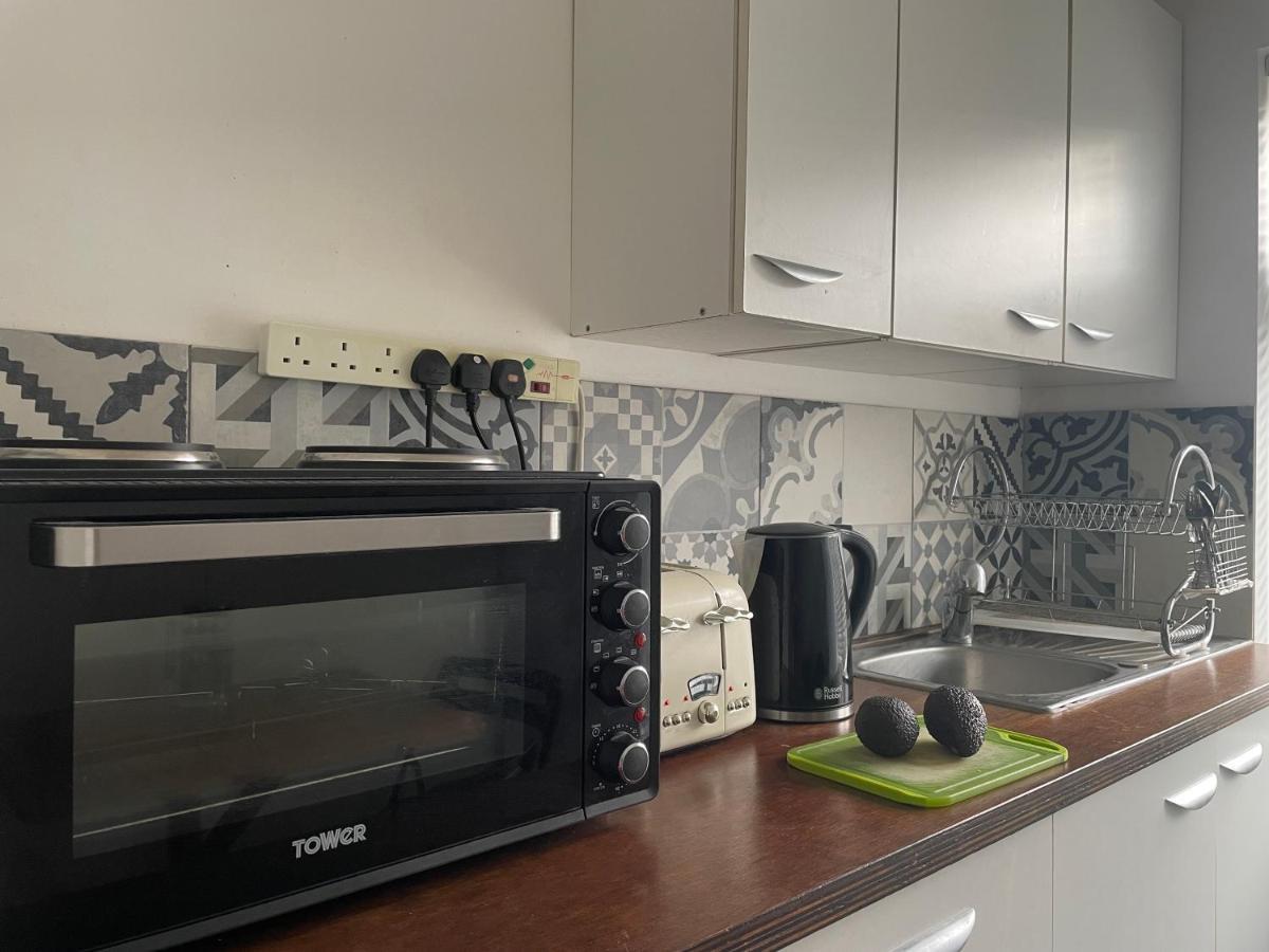 Entire House Floor Perfect For Couples & Freelancers - Available For Single Too Hotell London Exteriör bild