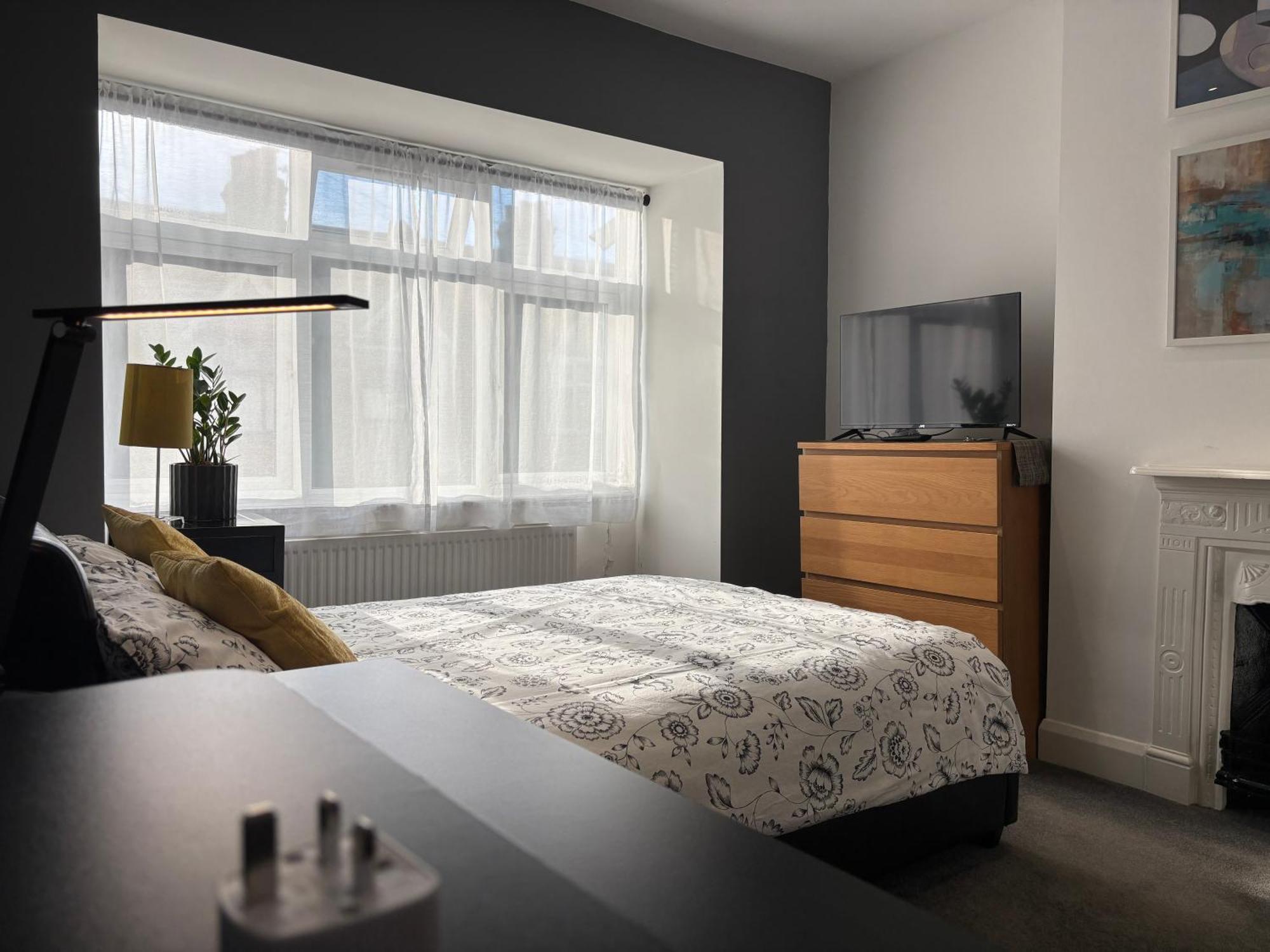 Entire House Floor Perfect For Couples & Freelancers - Available For Single Too Hotell London Exteriör bild