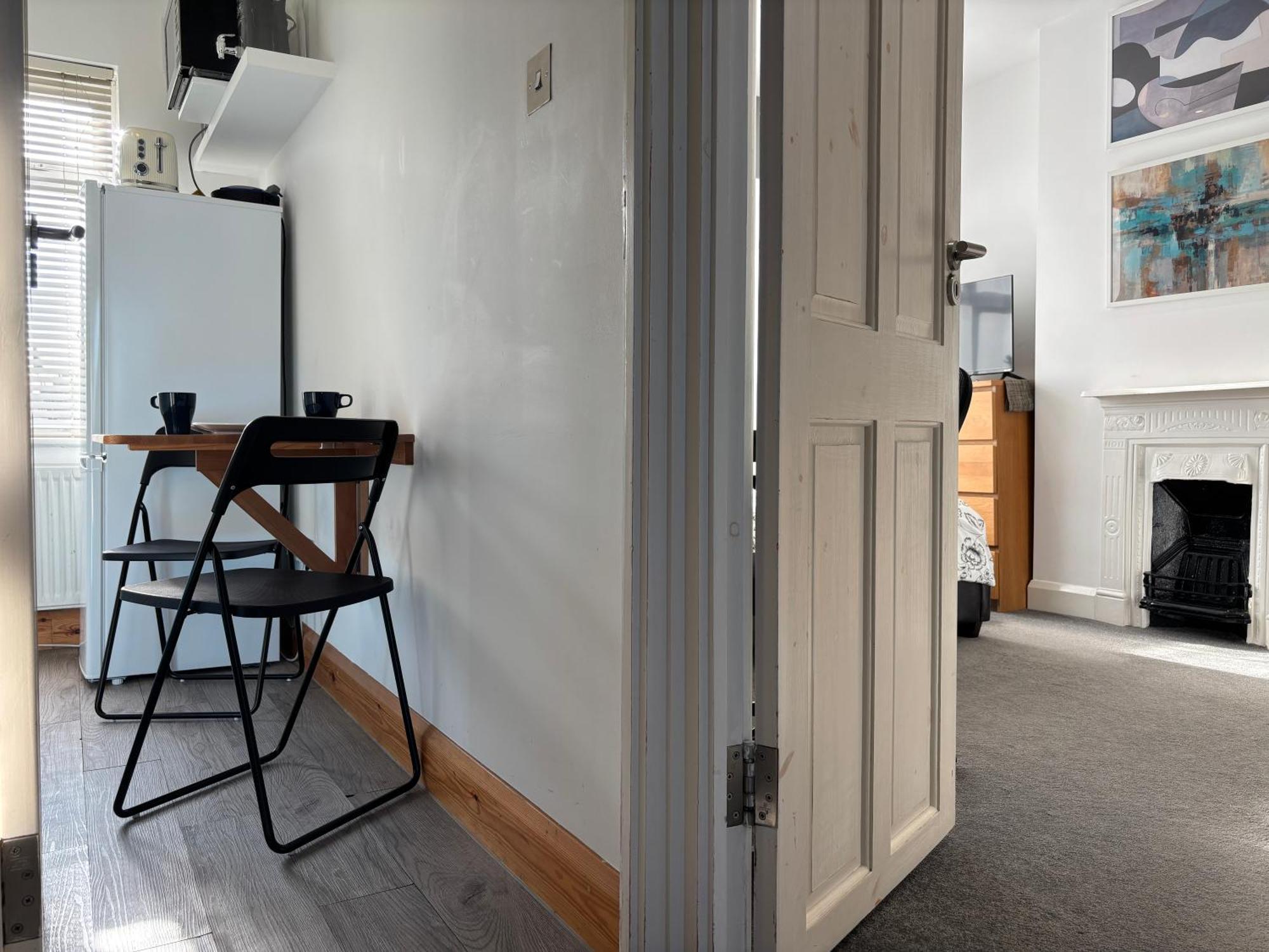 Entire House Floor Perfect For Couples & Freelancers - Available For Single Too Hotell London Exteriör bild